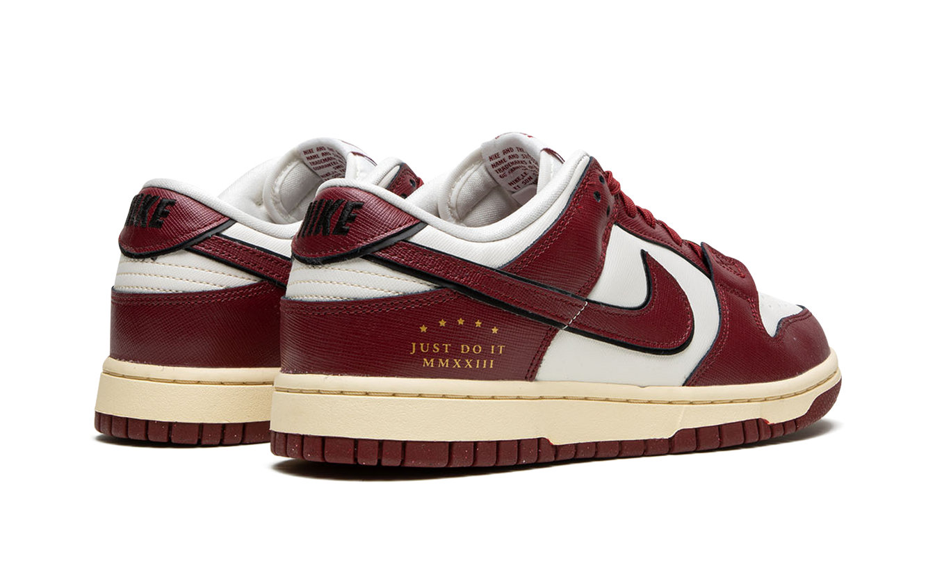 Nike Dunk Low WMNS "Just Do it - Team Red"