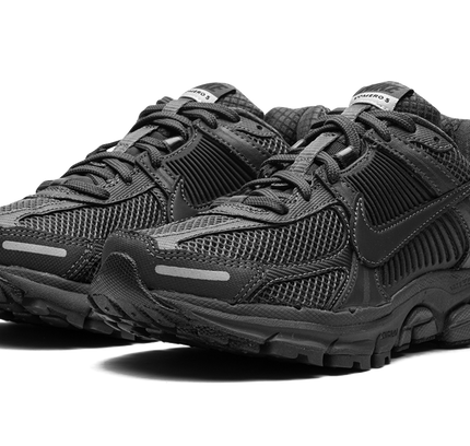 Nike Zoom Vomero 5 WMNS "Triple Black"