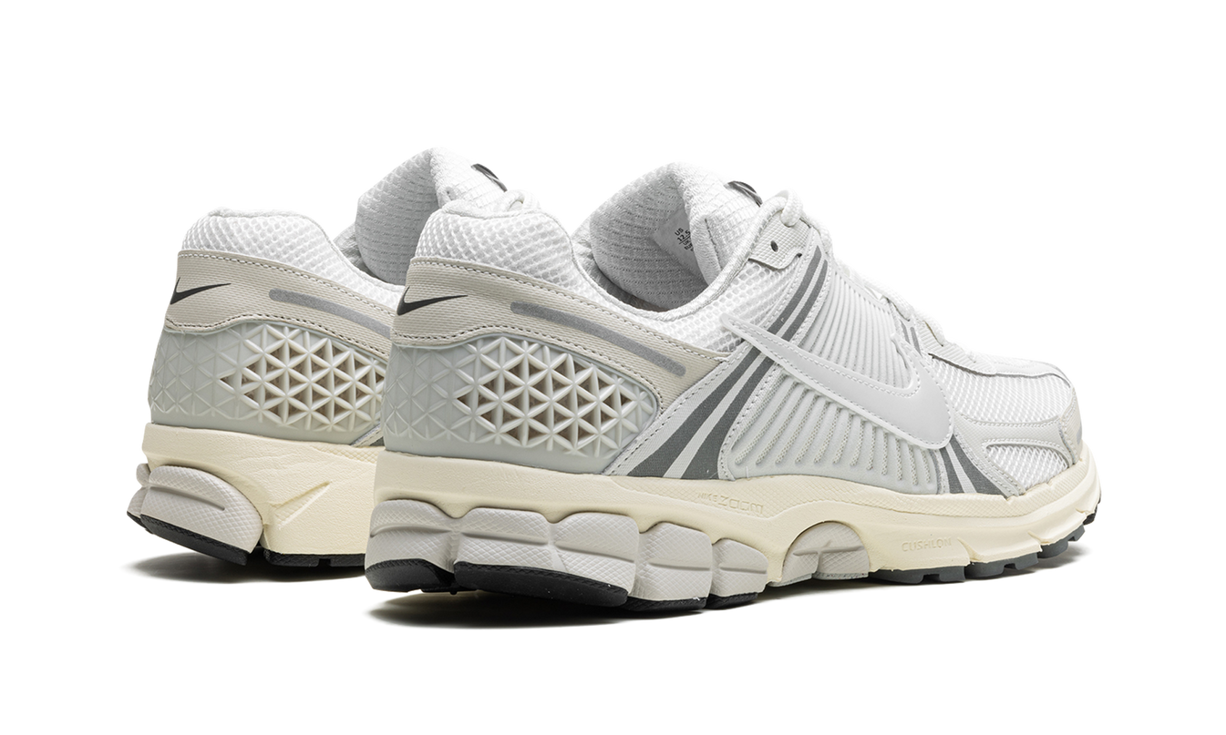 Zoom Vomero 5 „Platinum Tint“