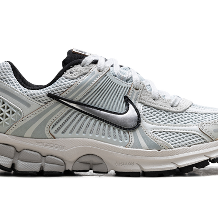 Nike Zoom Vomero 5 WMNS "Light Silver Chrome"