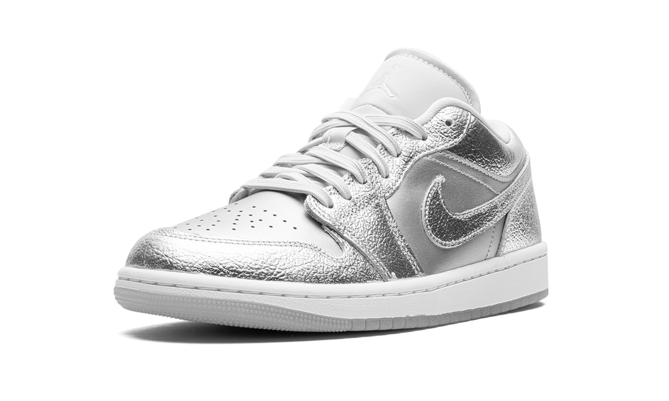 Air Jordan 1 Low SE WMNS "Metallic Silver"