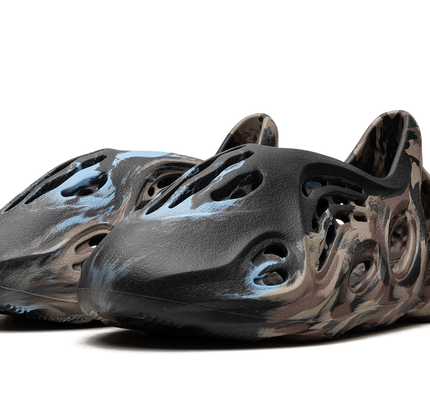 Yeezy Foam Runner "MX Braun Blau"
