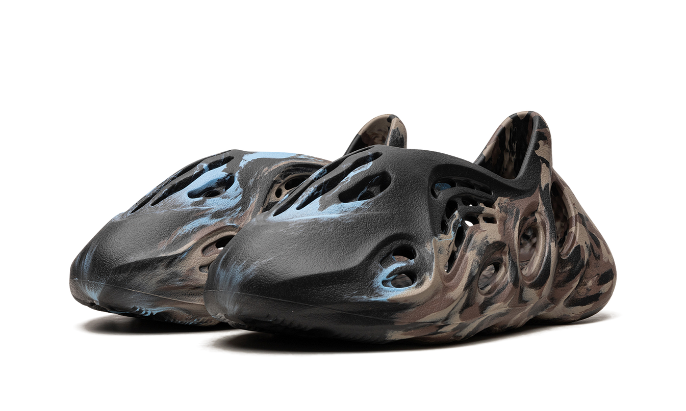 Yeezy Foam Runner "MX Braun Blau"