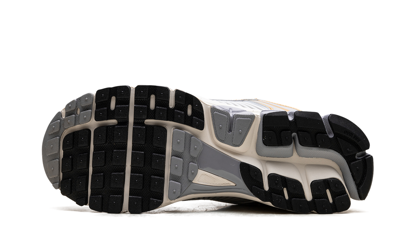 Nike Zoom Vomero 5 "Platinum Tint Metallic Gold"