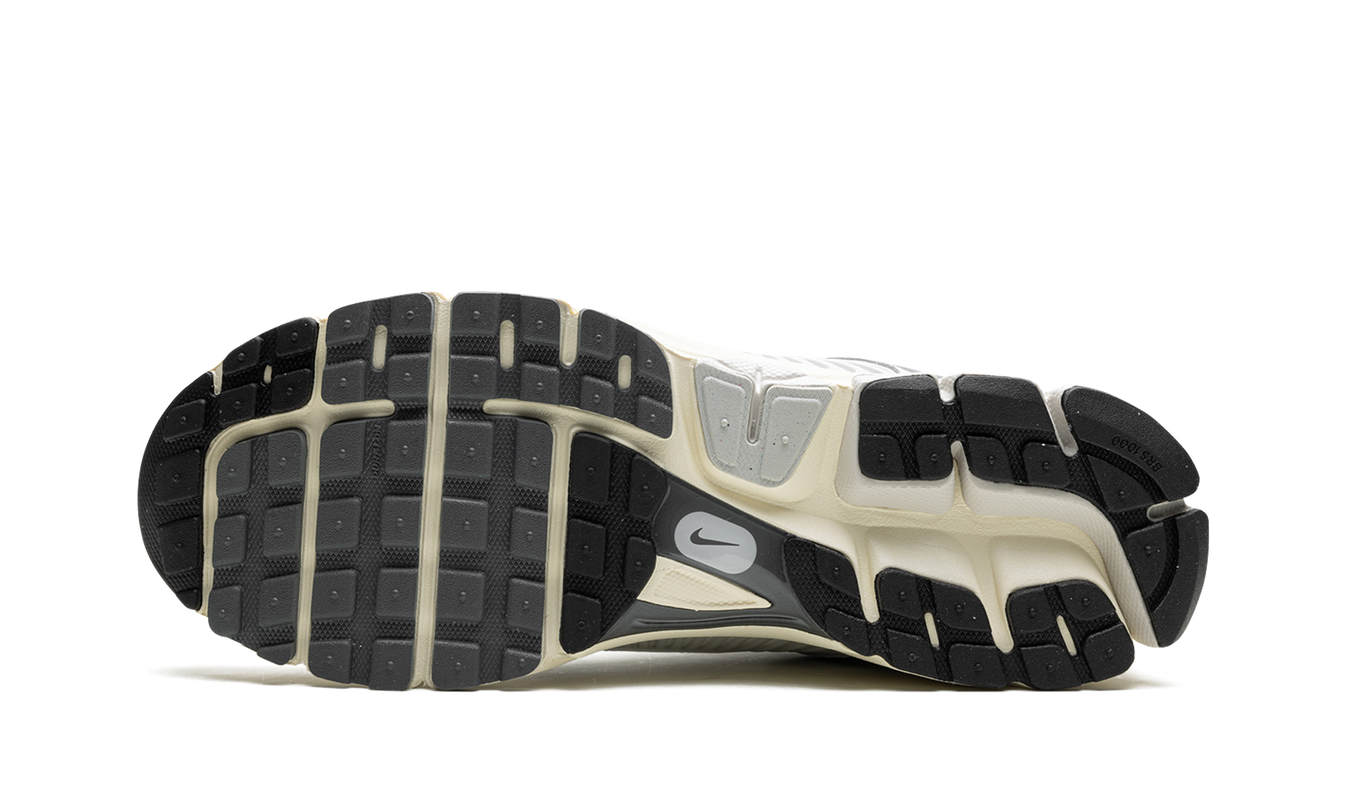 Zoom Vomero 5 „Platinum Tint“