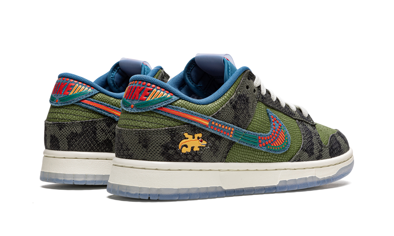 Nike Dunk Low "SiEMPRE Familia"