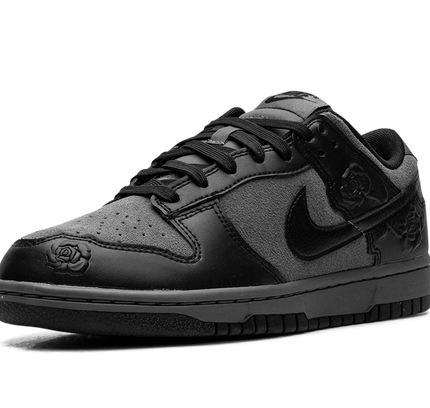 Nike Dunk Low WMNS "Black Roses"