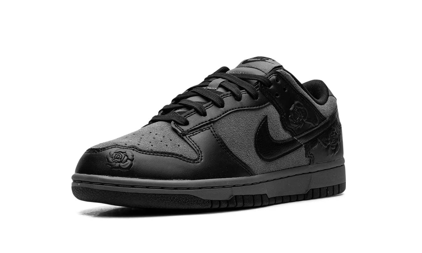 Nike Dunk Low WMNS "Black Roses"
