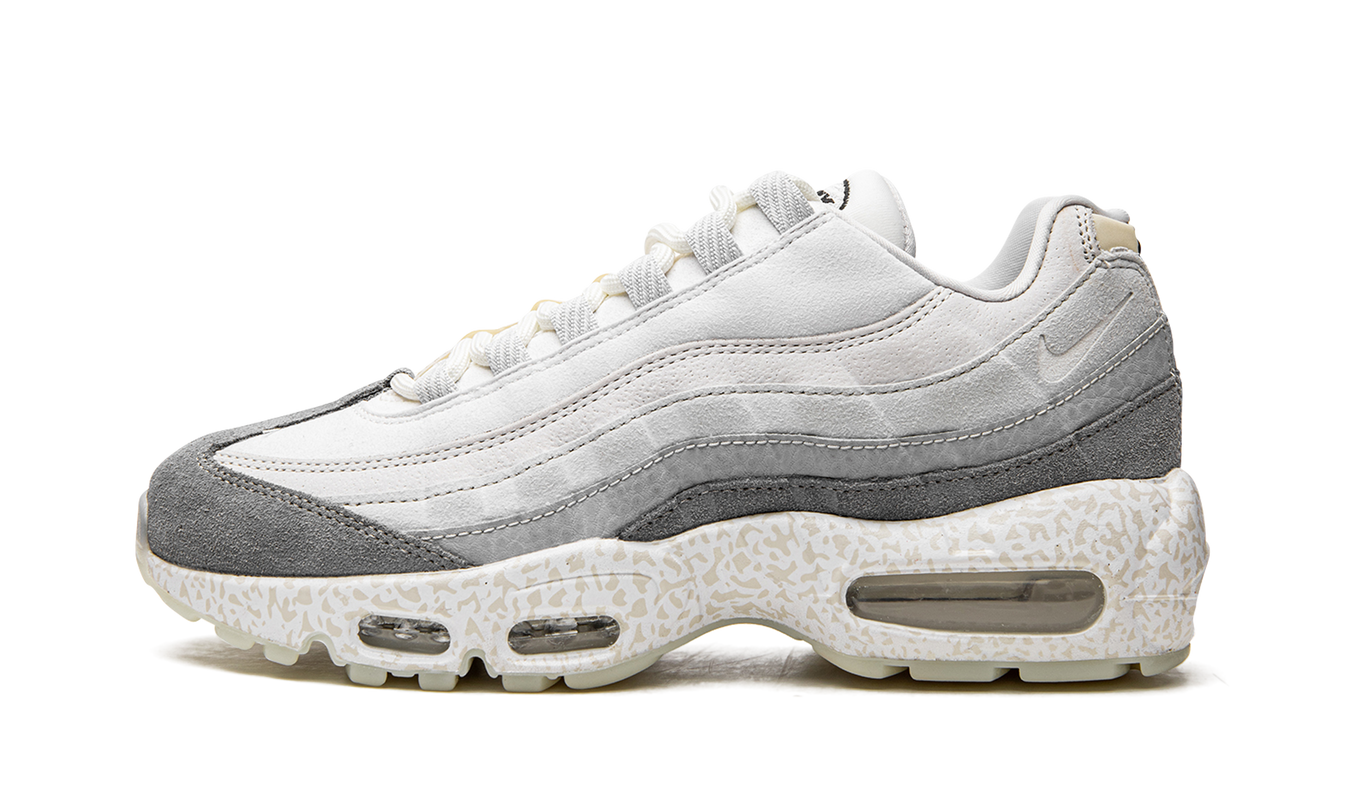 Nike Air Max 95 QS "Light Bone-Glow in the Dark"