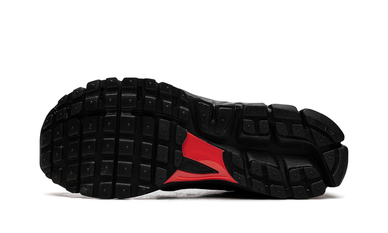 Nike Zoom Vomero 5 "Black Metallic University Red"
