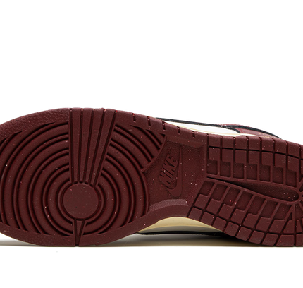 Nike Dunk Low WMNS "Just Do it - Team Red"