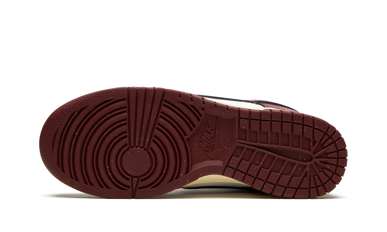 Nike Dunk Low WMNS "Just Do it - Team Red"