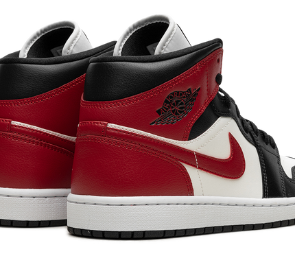 Air Jordan 1 MID WMNS "Black Toe"