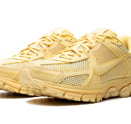 Nike Zoom Vomero 5 "Saturn Gold"