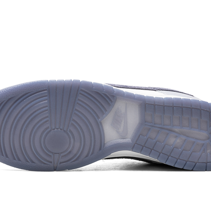 Nike Dunk Low "Light Carbon"
