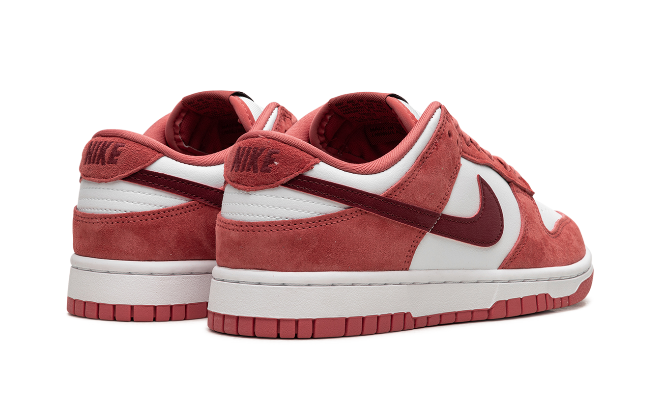 Nike Dunk Low WMNS "Valentine's Day"