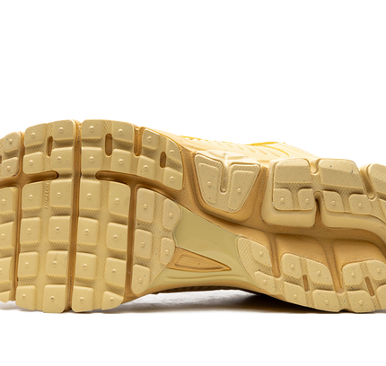 Nike Zoom Vomero 5 "Saturn Gold"
