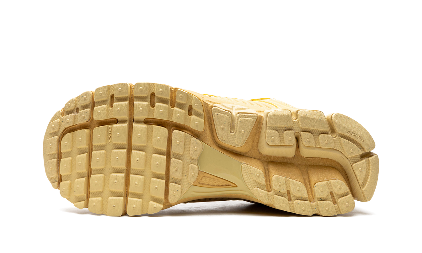 Nike Zoom Vomero 5 "Saturn Gold"