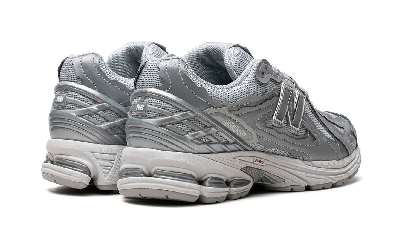 New Balance 1906D "SCHUTZPAKET - SILBERMETALLIC"