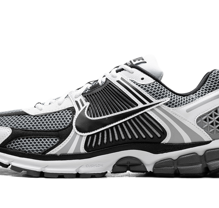 Zoom Vomero 5 SE SP „Schwarz / Metallic Silber“
