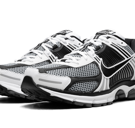 Zoom Vomero 5 SE SP „Schwarz / Metallic Silber“