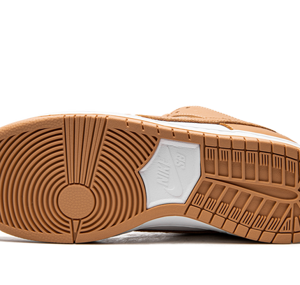 Nike Dunk SB Low "Light Cognac"