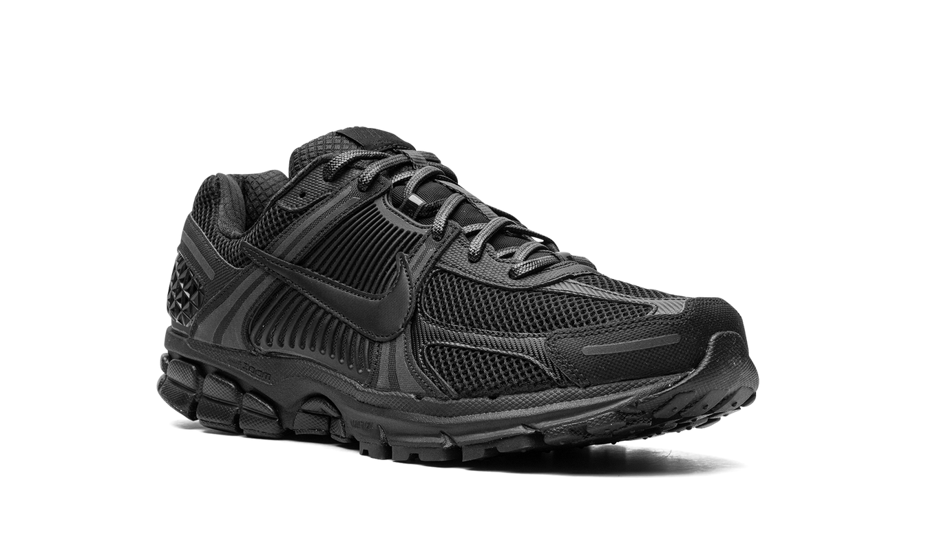 Zoom Vomero 5 "Triple Black"
