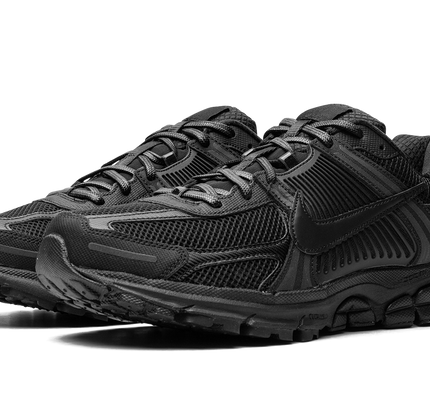 Zoom Vomero 5 "Triple Black"