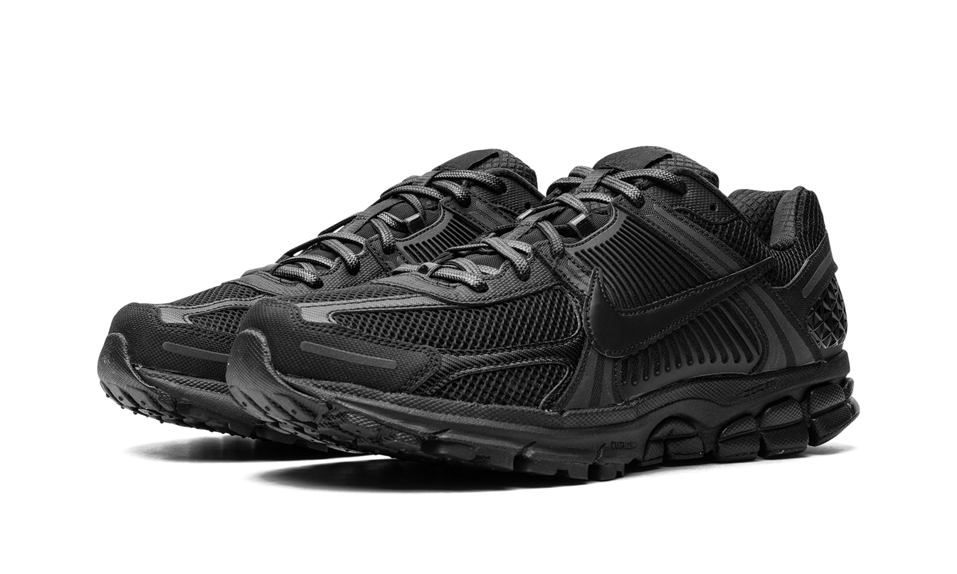 Zoom Vomero 5 "Triple Black"