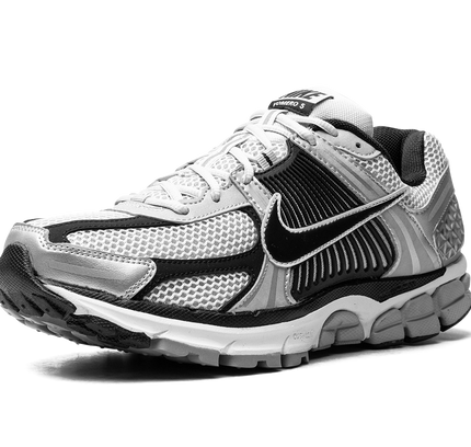 Zoom Vomero 5 „Metallic Silber Schwarz“