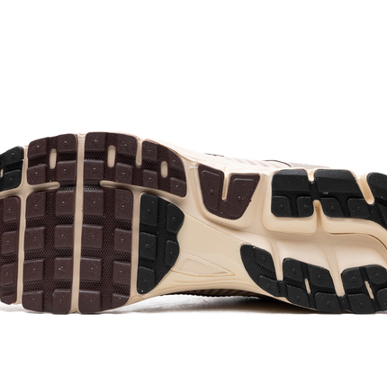 Nike Zoom Vomero 5 "Sanddrift / Muslin / Khaki / Earth"