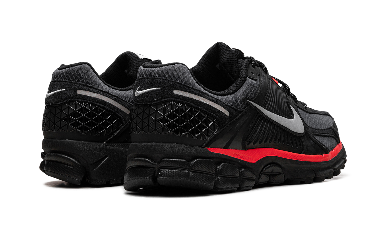 Nike Zoom Vomero 5 "Black Metallic University Red"