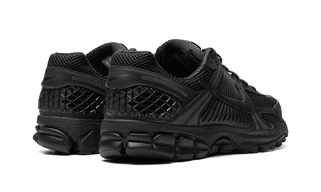 Zoom Vomero 5 "Triple Black"