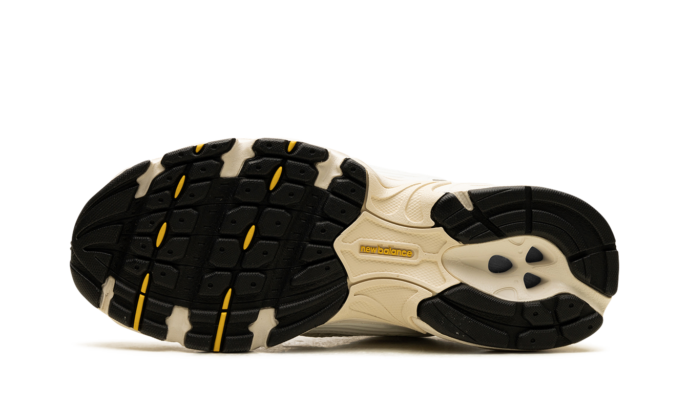 New Balance 530 "Sea Salt / White / Ginger Lemon / Silver Metallic"