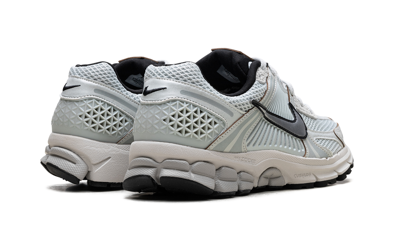 Nike Zoom Vomero 5 WMNS "Light Silver Chrome"