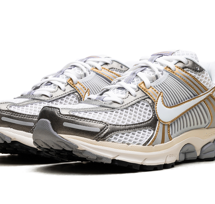 Zoom Vomero 5 „Platinum Tint Metallic Gold“