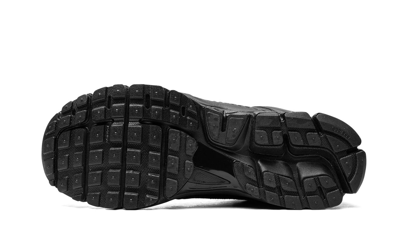 Zoom Vomero 5 "Triple Black"