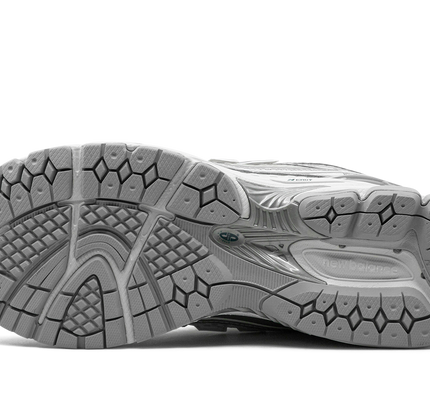 New Balance 1906R "SILVER METALLIC"