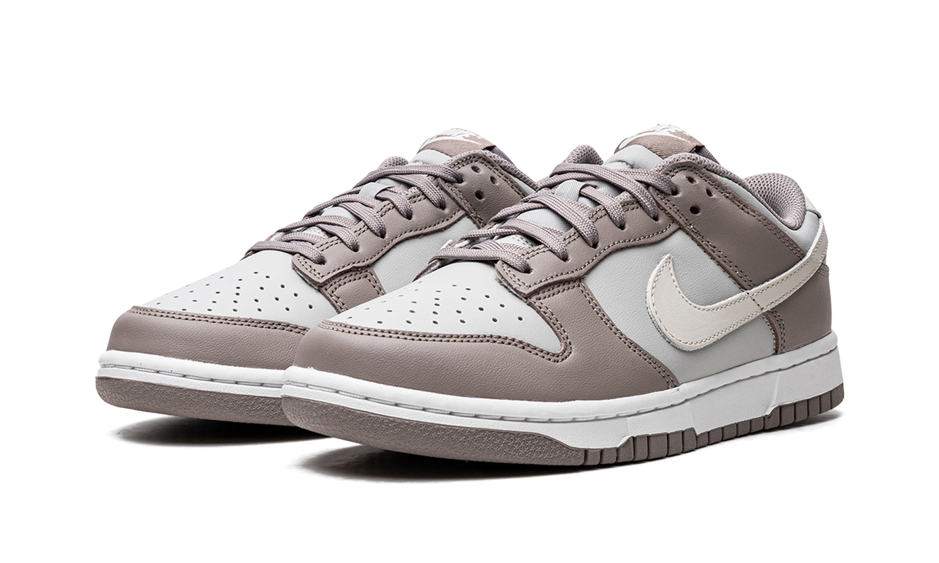 Nike Dunk Low WMNS "Moon Fossil"