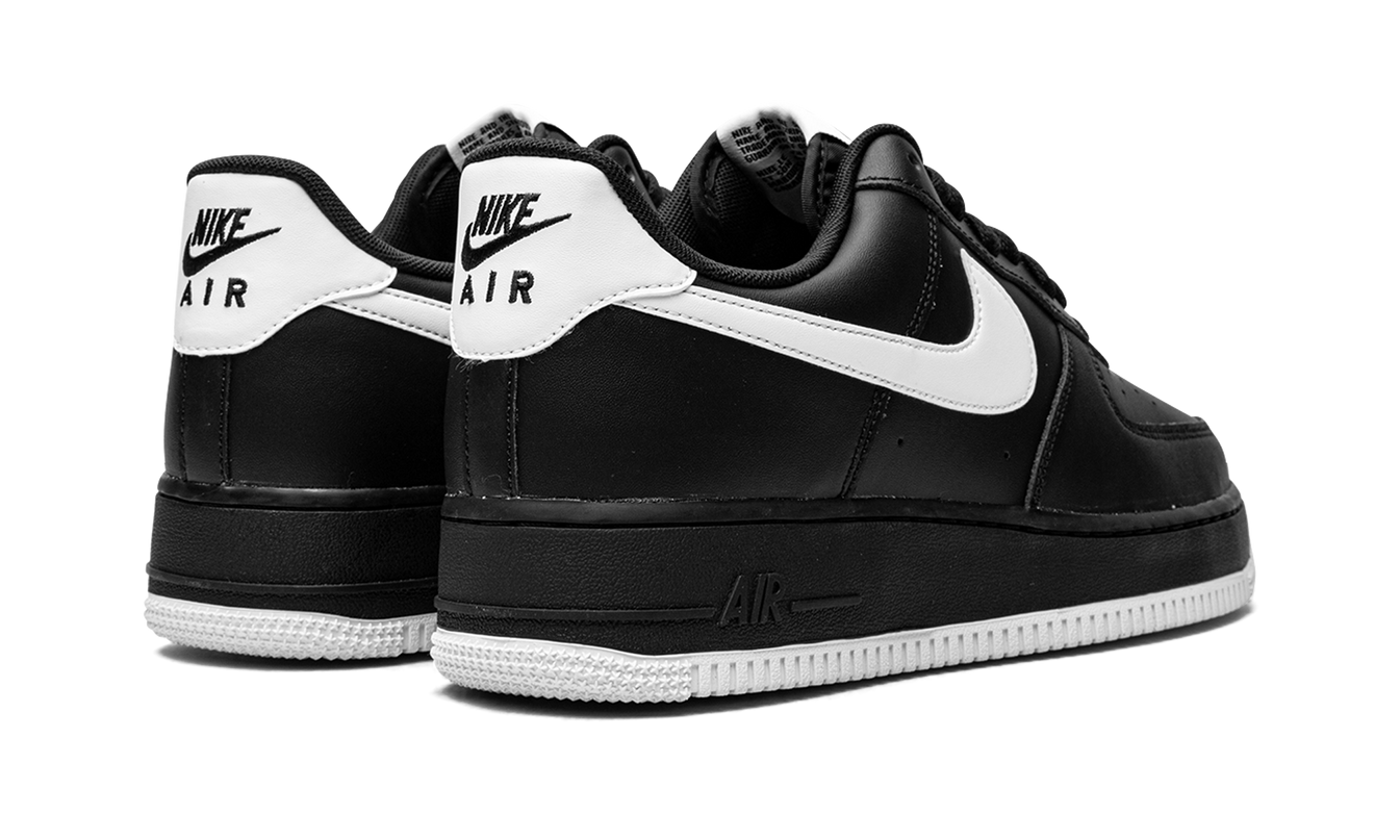 Nike Air Force 1 '07 "Black / White"