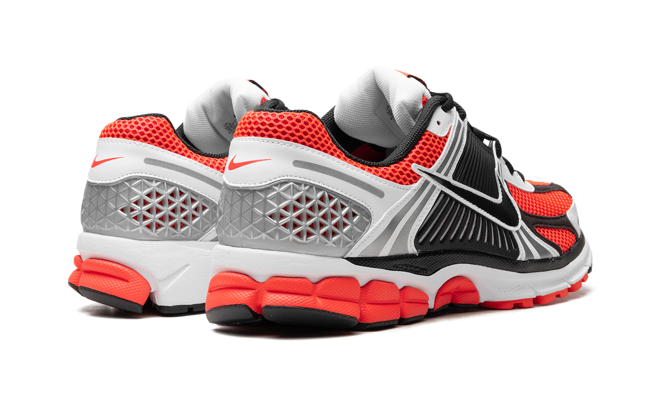 Zoom Vomero 5 SE „Bright Crimson“