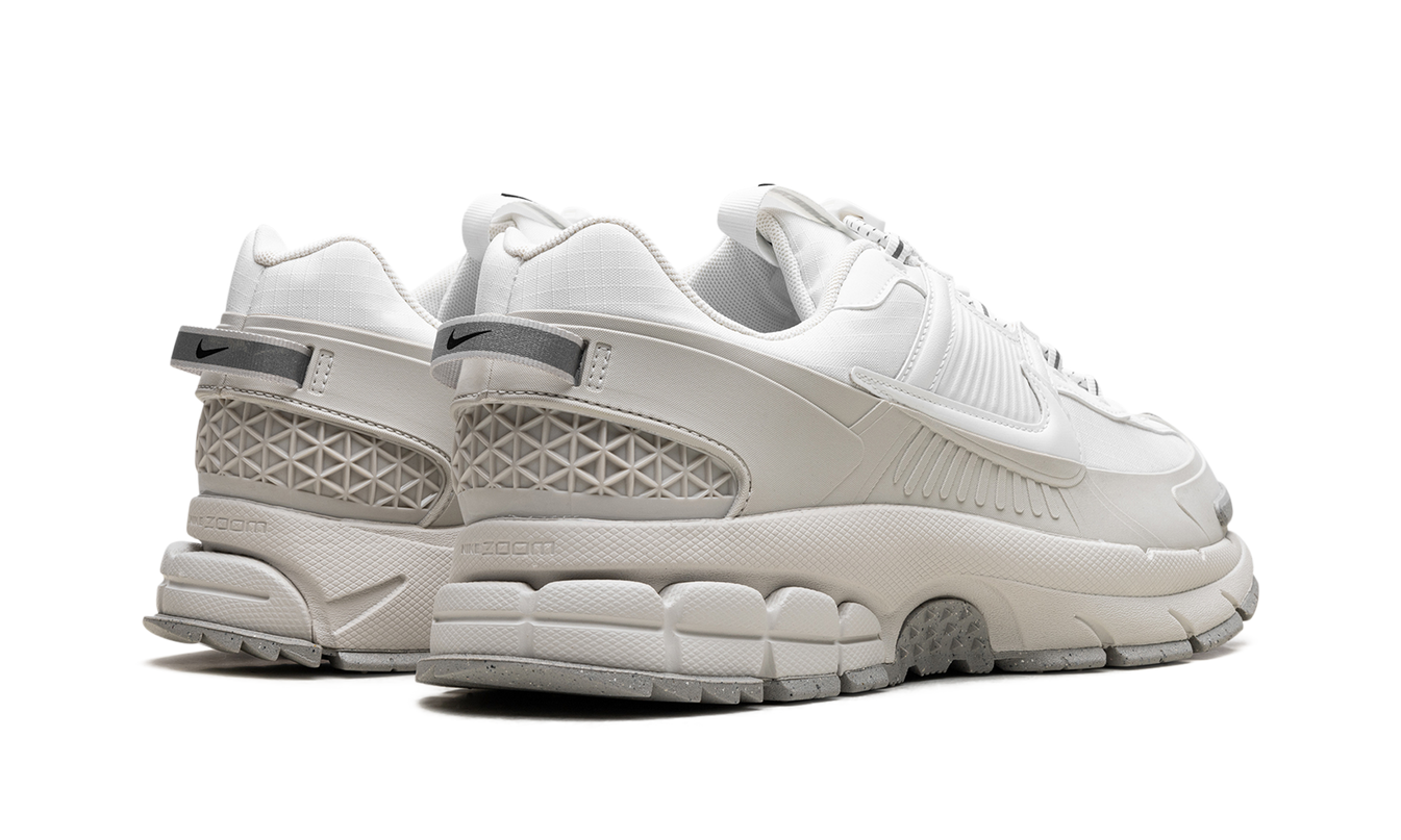 Nike Zoom Vomero Roam "Summit White Light Bone Light Iron Ore"
