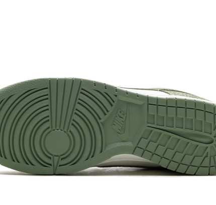 Nike Dunk Low WMNS "Safari Oil Green"