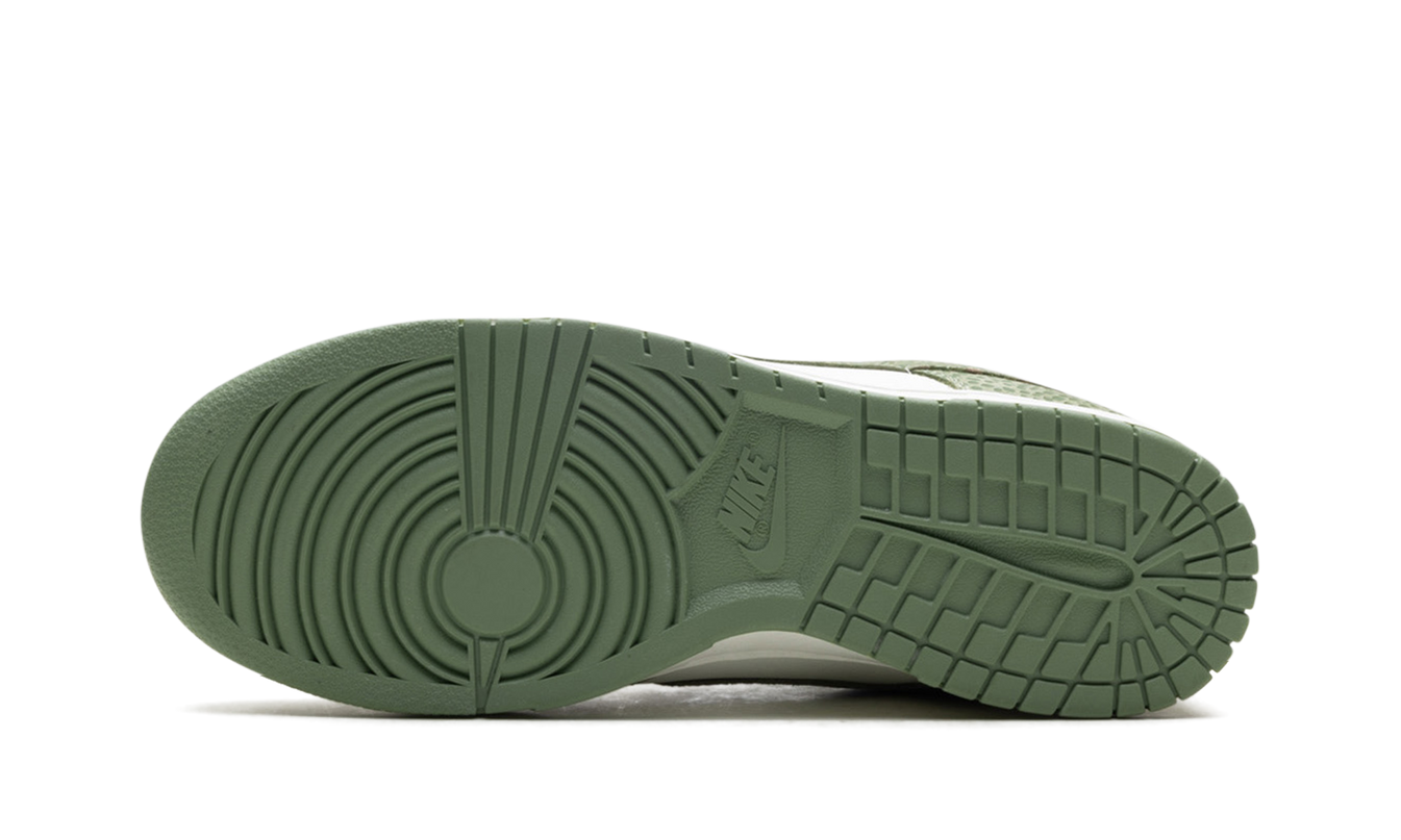 Nike Dunk Low WMNS "Safari Oil Green"
