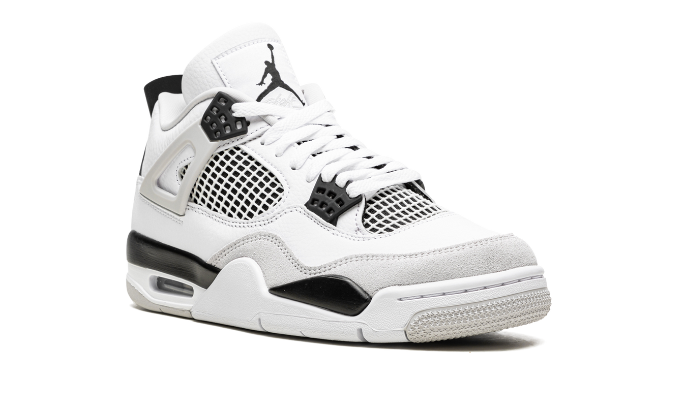Air Jordan 4 Retro „Military Black“