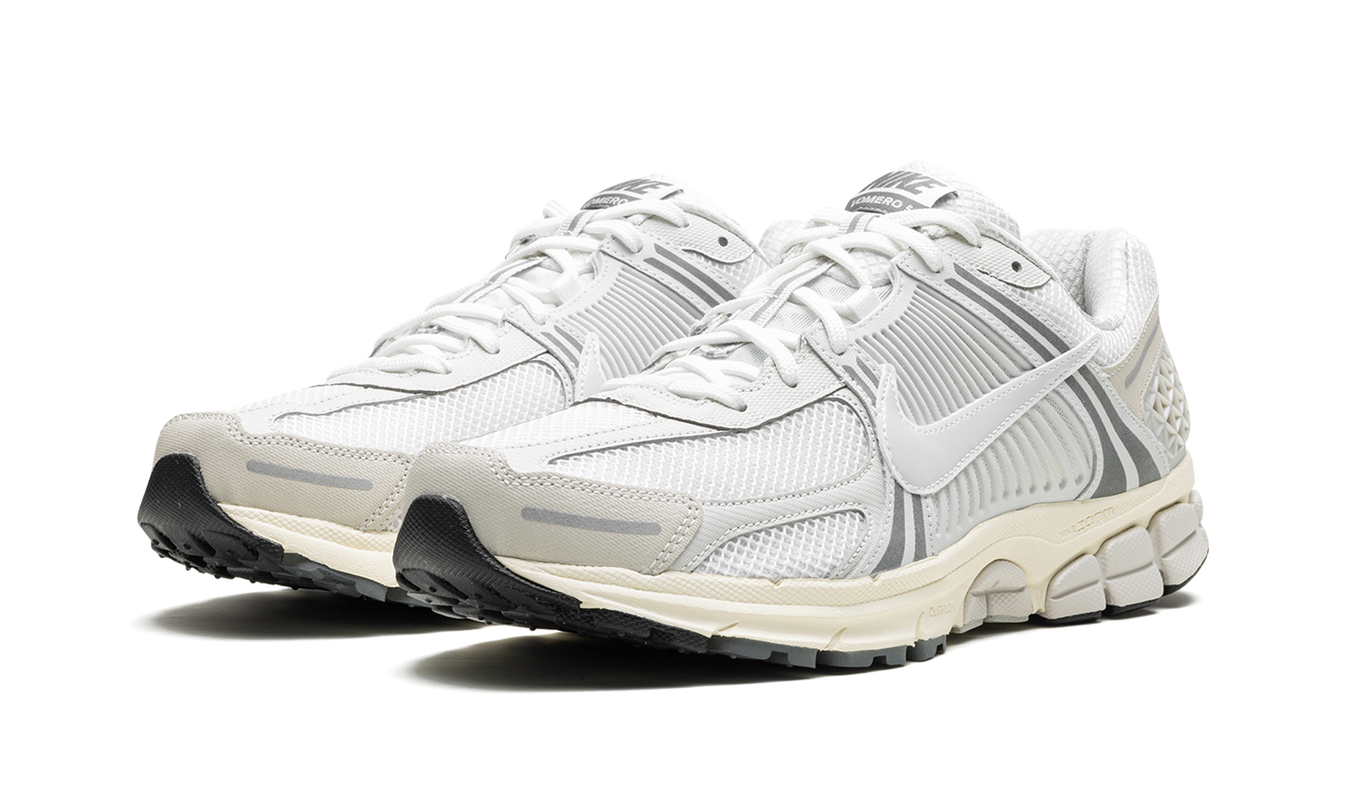 Zoom Vomero 5 „Platinum Tint“