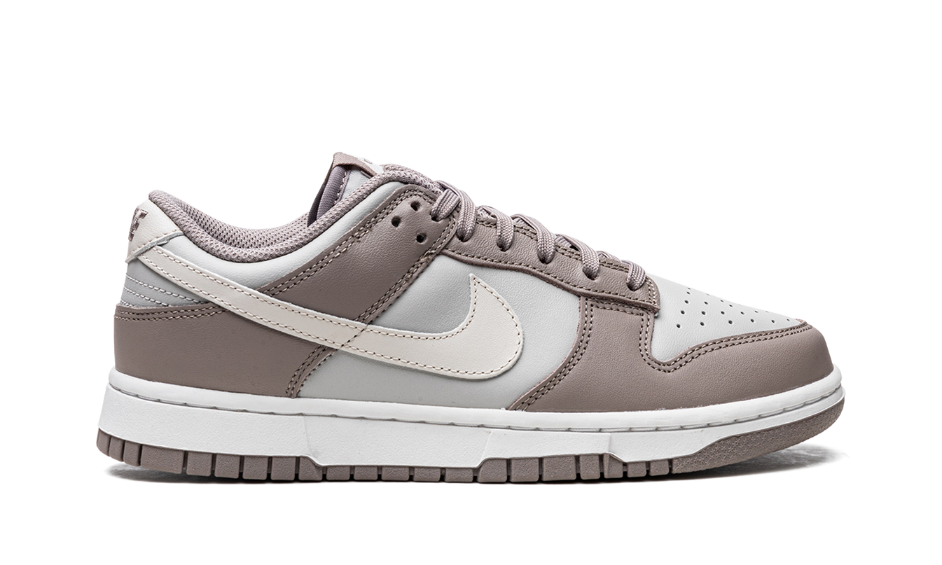 Nike Dunk Low WMNS "Moon Fossil"