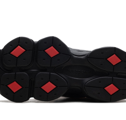 New Balance 9060 „Schwarz-Rot-Farbverlauf“