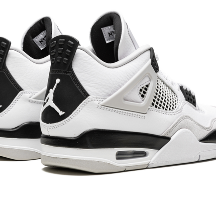 Air Jordan 4 Retro „Military Black“