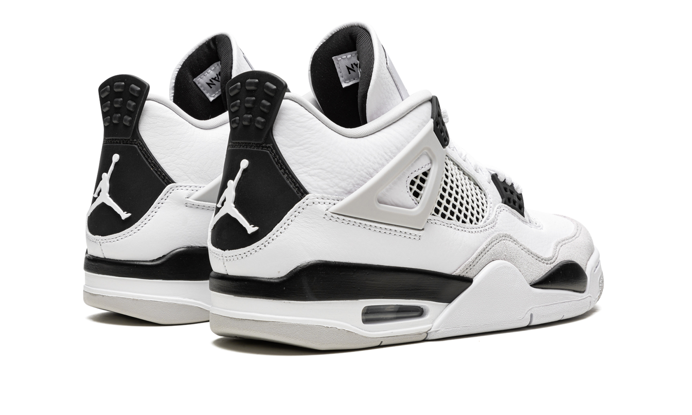 Air Jordan 4 Retro „Military Black“